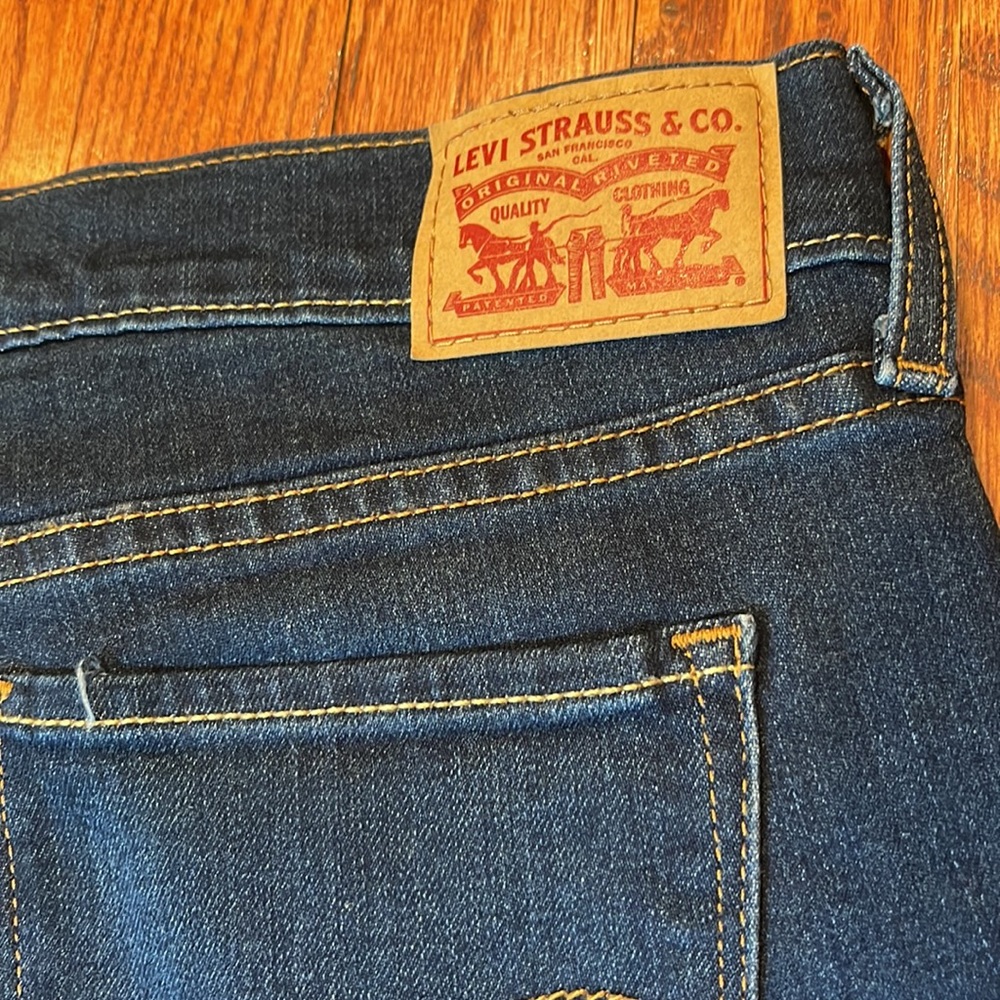 HOST PICK ⭐️ Like New Condition Levi’s Denim Shorts Size 26 - Picture 4 of 8